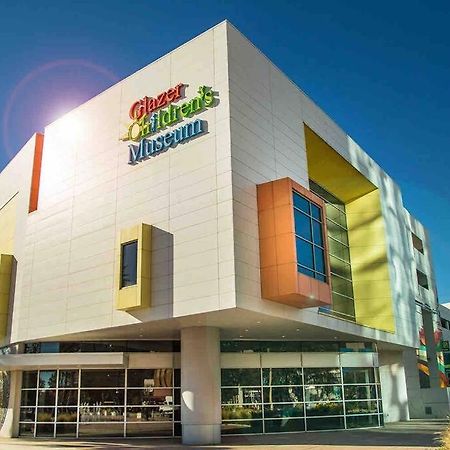 Chic Bungalow Apartment Steps From Armature Works & Downtown Riverwalk Tampa Exteriér fotografie