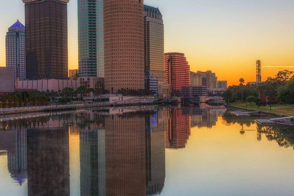 Chic Bungalow Apartment Steps From Armature Works & Downtown Riverwalk Tampa Exteriér fotografie