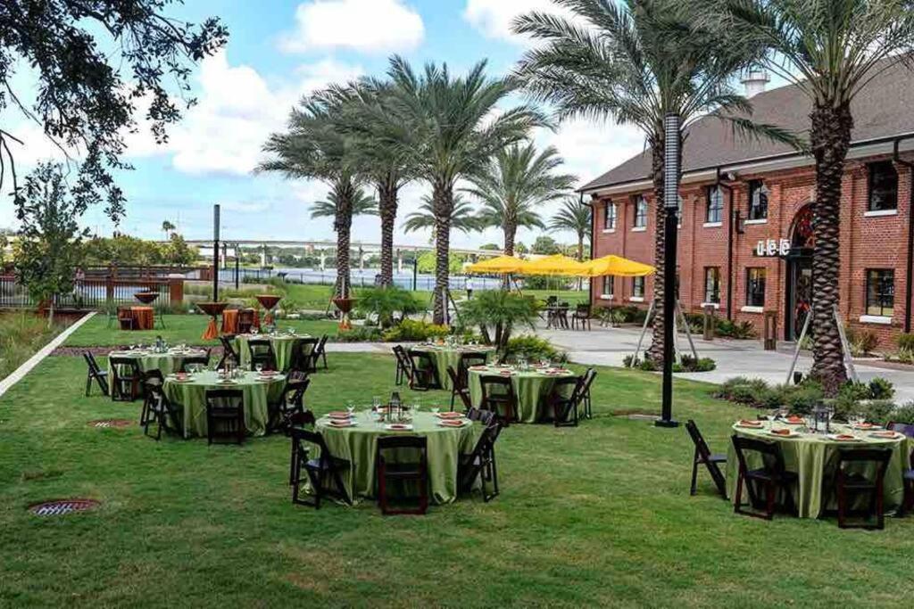 Chic Bungalow Apartment Steps From Armature Works & Downtown Riverwalk Tampa Exteriér fotografie