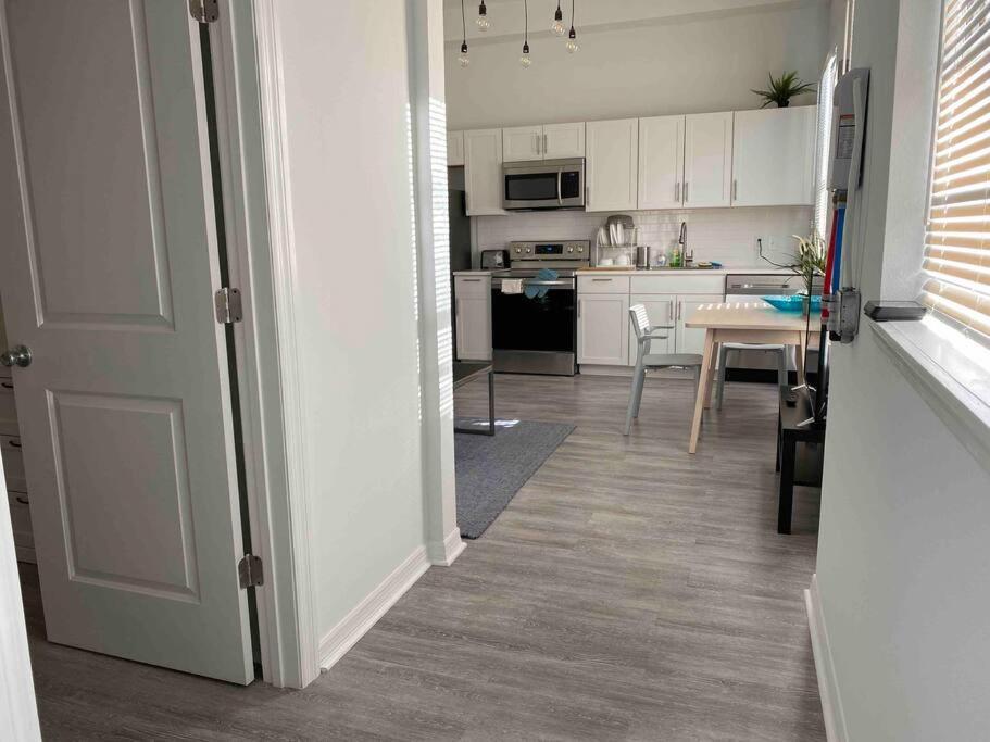 Chic Bungalow Apartment Steps From Armature Works & Downtown Riverwalk Tampa Exteriér fotografie