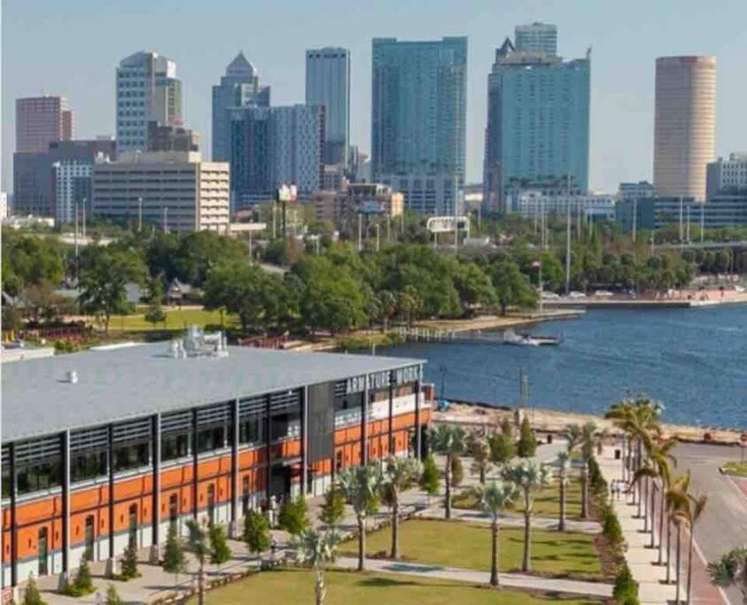 Chic Bungalow Apartment Steps From Armature Works & Downtown Riverwalk Tampa Exteriér fotografie