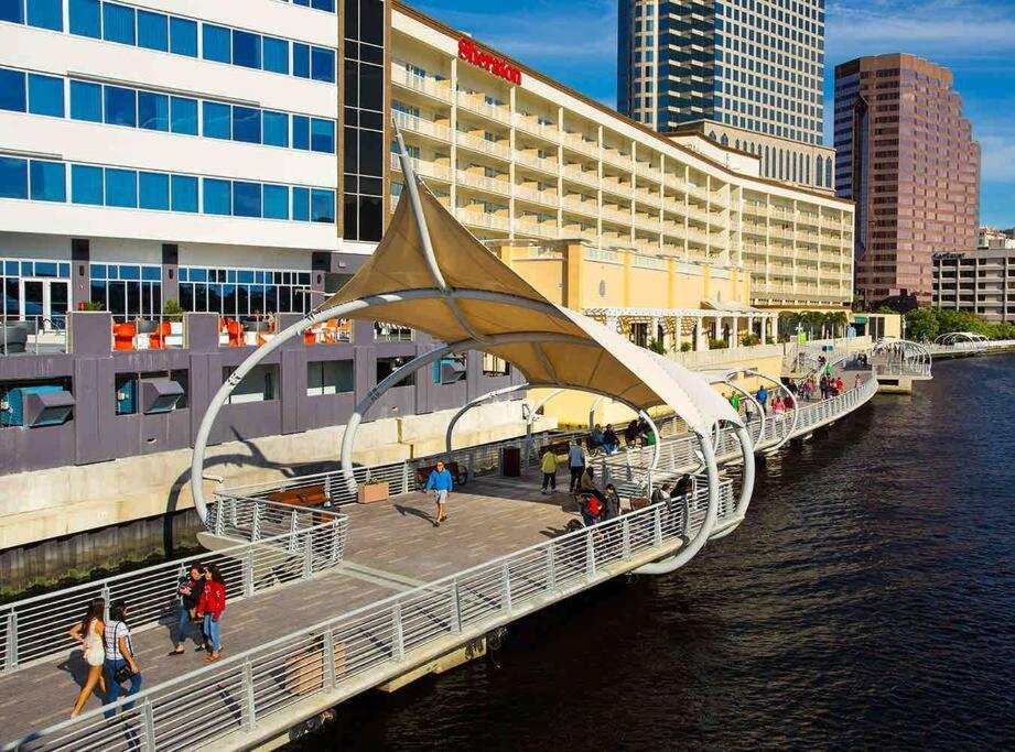 Chic Bungalow Apartment Steps From Armature Works & Downtown Riverwalk Tampa Exteriér fotografie
